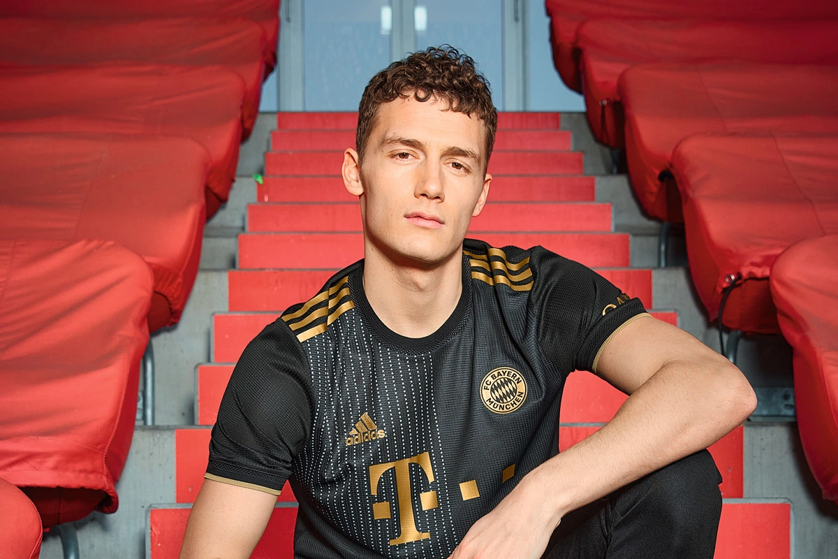 球迷举横幅感谢队长（球迷打出横幅致谢队长）