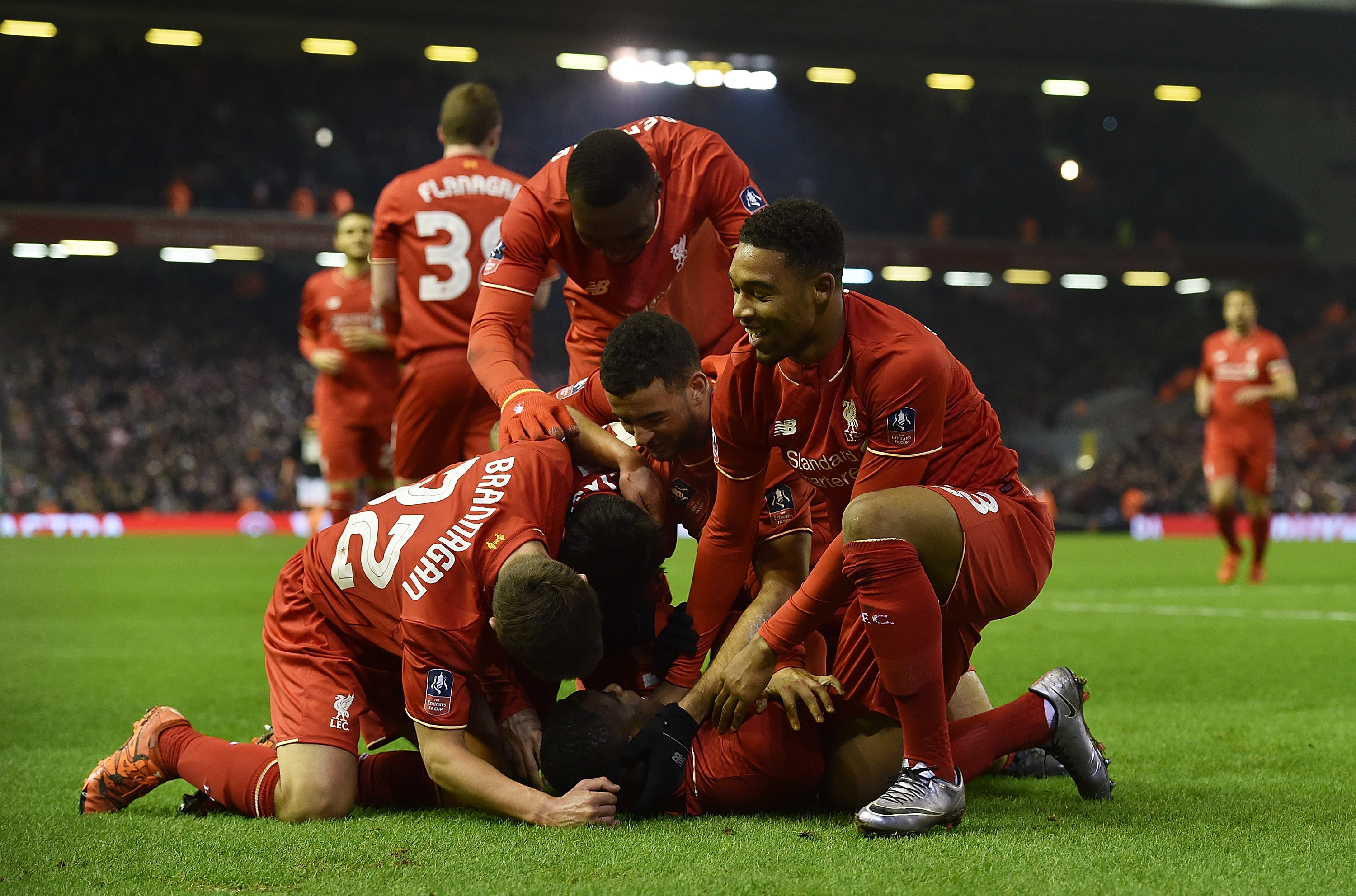 亚马尔被换下后不太高兴？弗里克打趣：下场我就让亚马尔替补（亚马尔被换后显不悦？弗里克笑称：下一场让他坐替补）