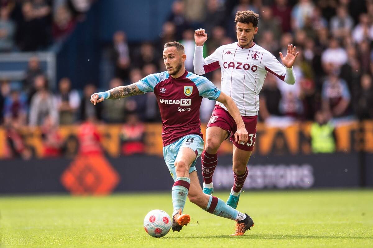 镜报：麦克托米奈上赛季意甲收官战亲签球衣成交价超2.4万欧（镜报称：麦克托米奈上赛季意甲末轮亲签球衣拍卖价超2.4万欧）