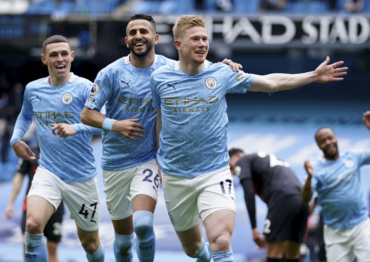 杨瀚森遭伊迪击倒，斯普利特怒喷裁判吃技犯（杨瀚森被伊迪放倒，斯普利特抗议判罚遭吹技犯）