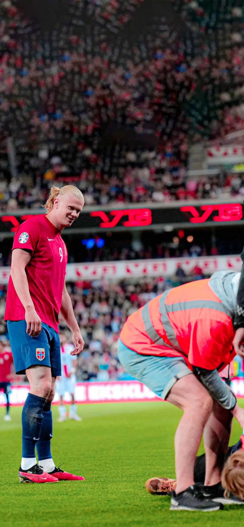 中超赛程更新：关注榜首之争,（中超最新赛程发布：榜首之争成焦点）