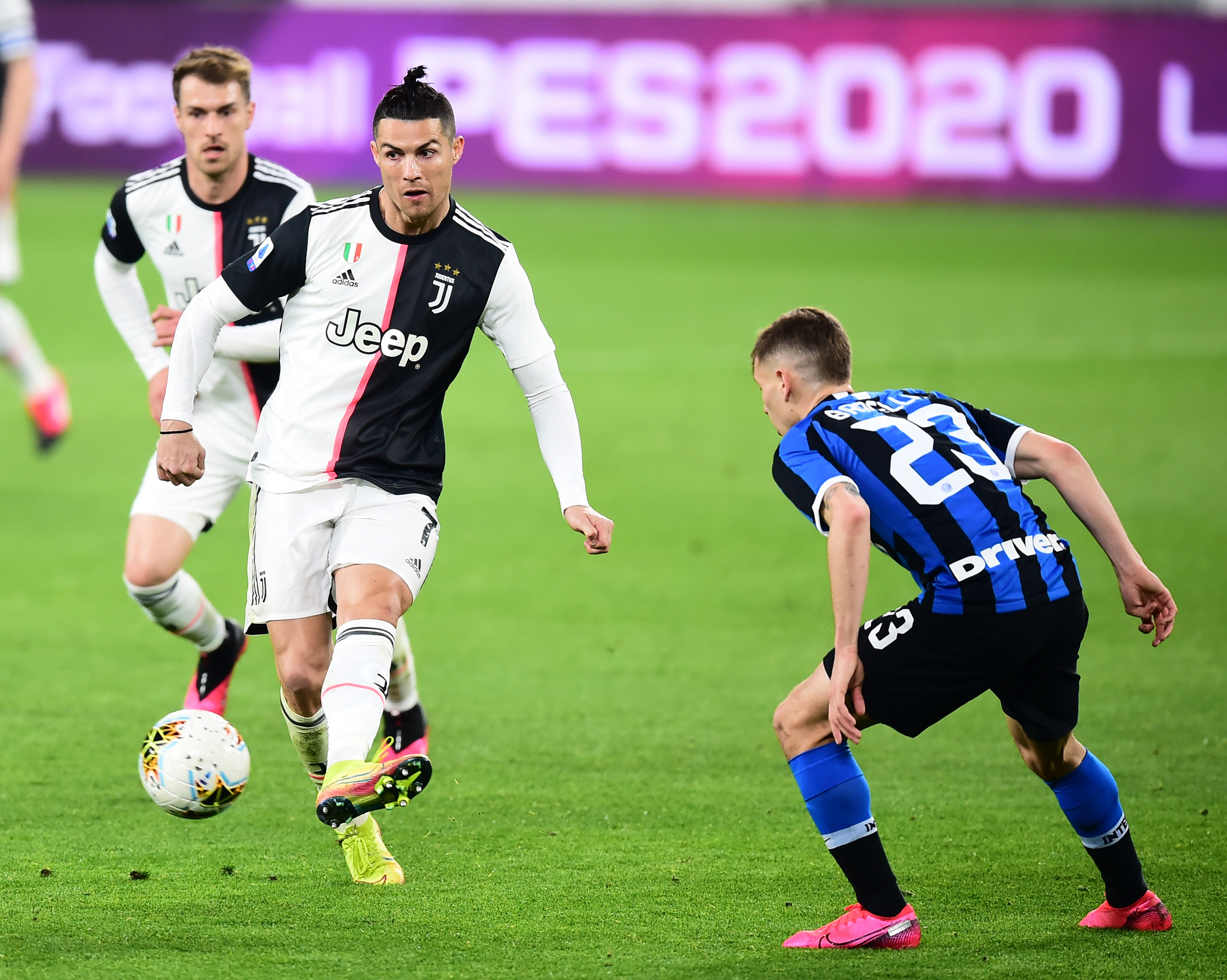 穆勒：我很喜欢看梅西踢球，一直很期待这场对决（穆勒：我非常欣赏梅西，早就期待与他过招）