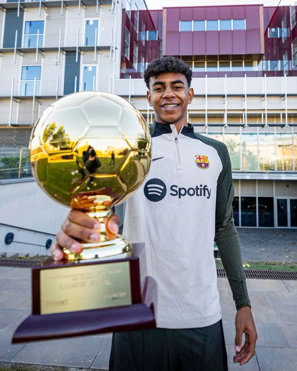 维蒂尼亚是第九位欧冠对英格兰球队戴帽球员，也是葡萄牙首人（维蒂尼亚成欧冠对英格兰球队上演帽子戏法的第九人，葡萄牙球员第一人）