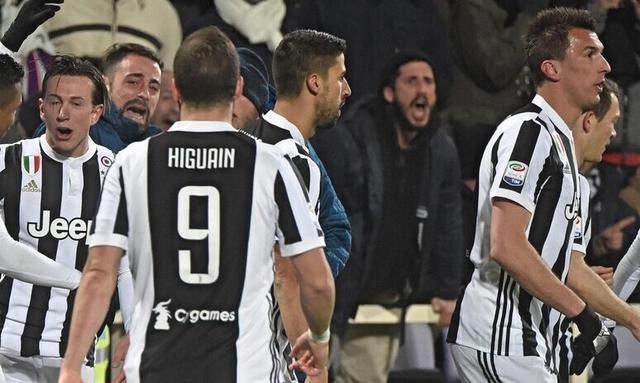 对杜达已4连胜！林昀儒两局落后5分均完成逆转 男单八强第一席出炉（对阵杜达豪取四连胜！林昀儒两局均在落后5分时逆转，率先锁定男单八强席位）