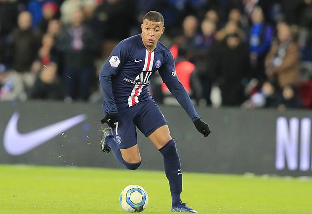 西甲第19轮：姆巴佩2射1传阿诺德助攻+伤退 皇马3-0毕巴距榜首1分（西甲第19轮：姆巴佩梅开二度外加助攻 阿诺德助攻后伤退 皇马3-0毕巴距榜首仅差1分）