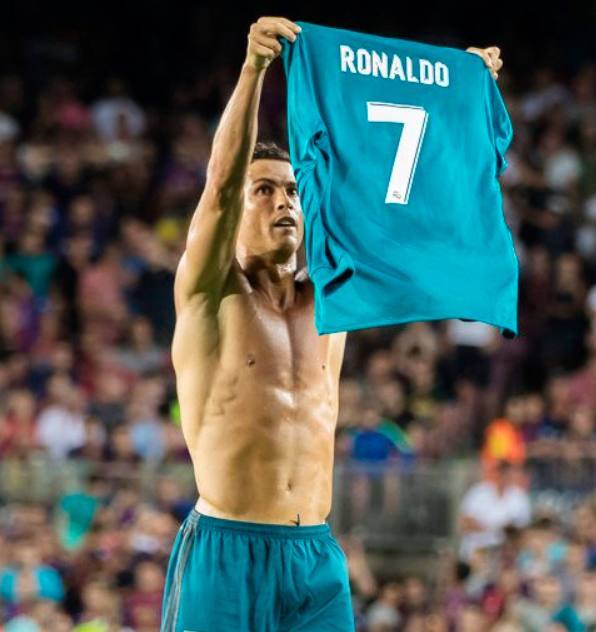 德佬回应传闻：我为身边能有孔蒂这样的真正男人而感到自豪（德佬辟谣：与孔蒂这样的真男人并肩让我倍感自豪）