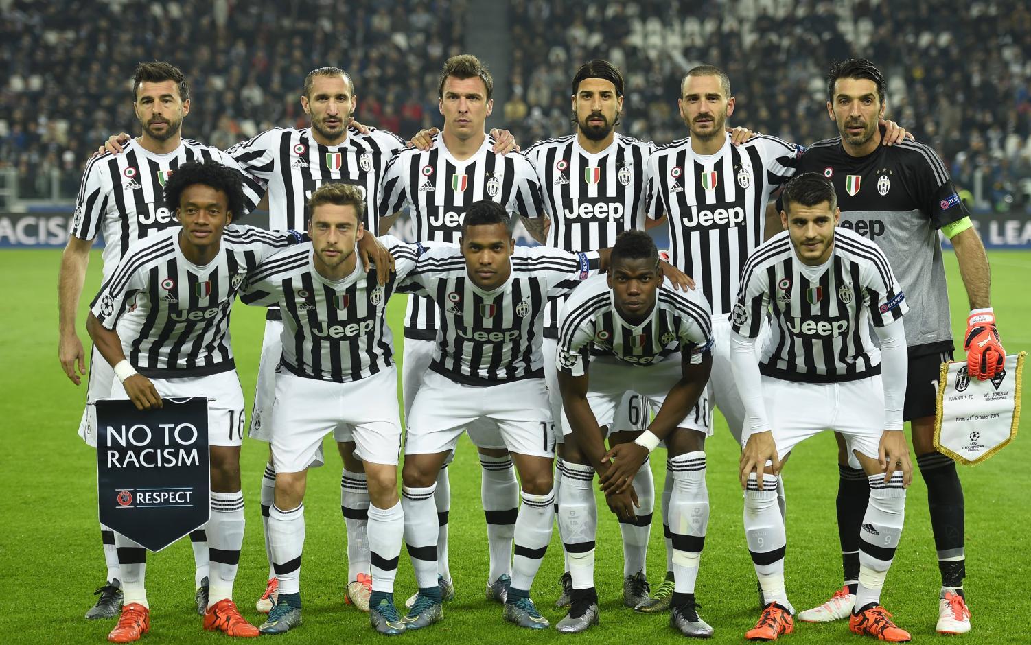 贝蒂斯进球后安东尼在包厢内庆祝，遭塞维球迷辱骂、扔杂物（贝蒂斯破门后，安东尼包厢内庆祝遭塞维球迷辱骂并遭杂物投掷）