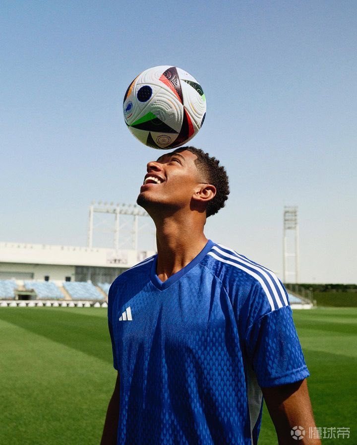 国际米兰连胜，齐沃调整团队，迪乌夫证明实力，马丁内斯复出，球队士气回升。（连胜护航，齐沃变阵奏效，迪乌夫发威，马丁内斯回归，蓝黑军团士气飙升）